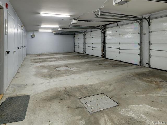Garage - 66 Rue Daguerre, Candiac, QC - Indoor Photo Showing Garage