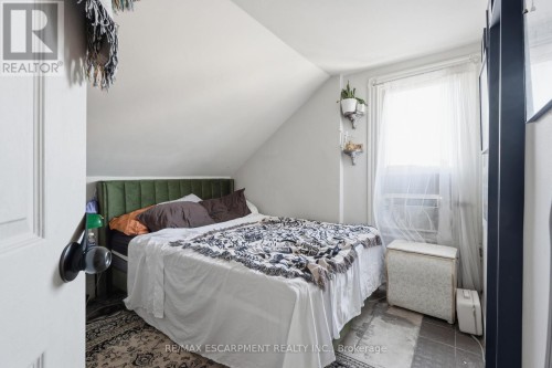 355 Barton Street E, Hamilton, ON - Indoor Photo Showing Bedroom