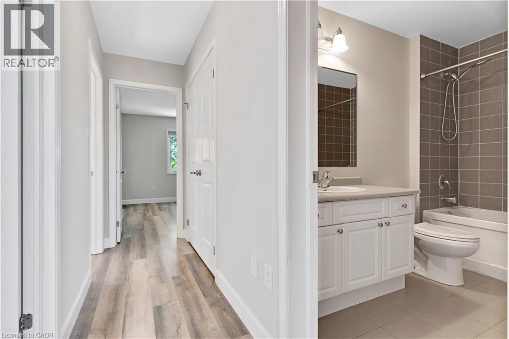 290 Apple Hill Crescent, Kitchener, ON - Indoor Photo Showing Bathroom