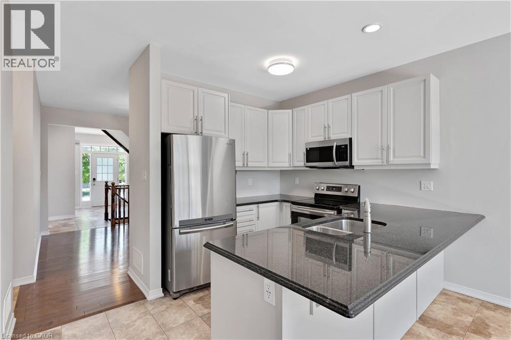 290 Apple Hill Crescent, Kitchener, ON - Indoor Photo Showing Kitchen With Double Sink With Upgraded Kitchen