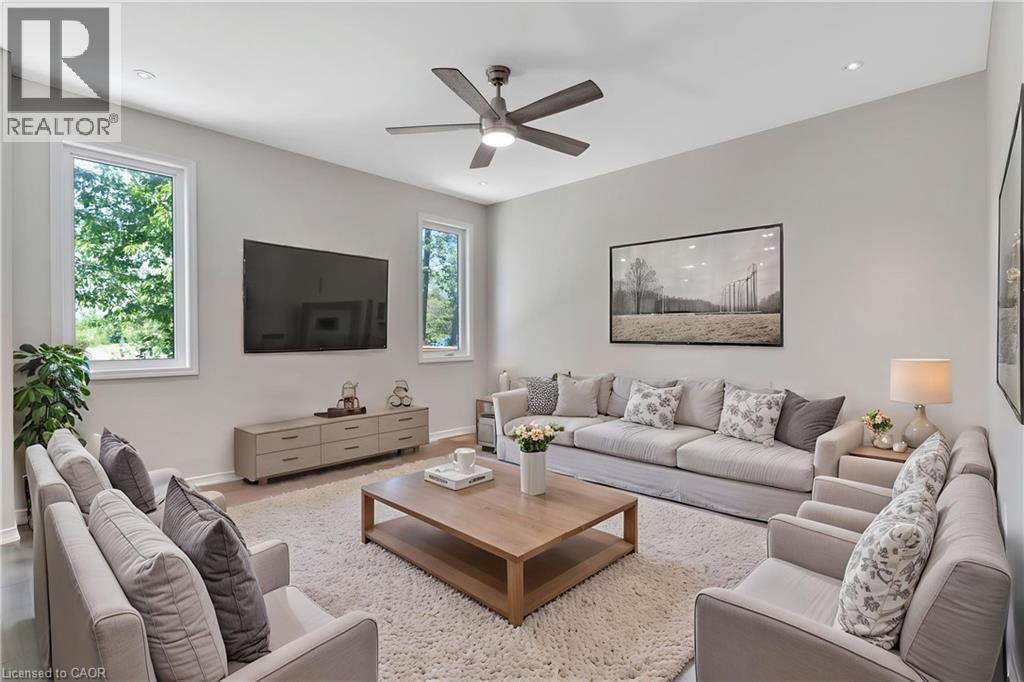 290 Apple Hill Crescent, Kitchener, ON - Indoor Photo Showing Living Room