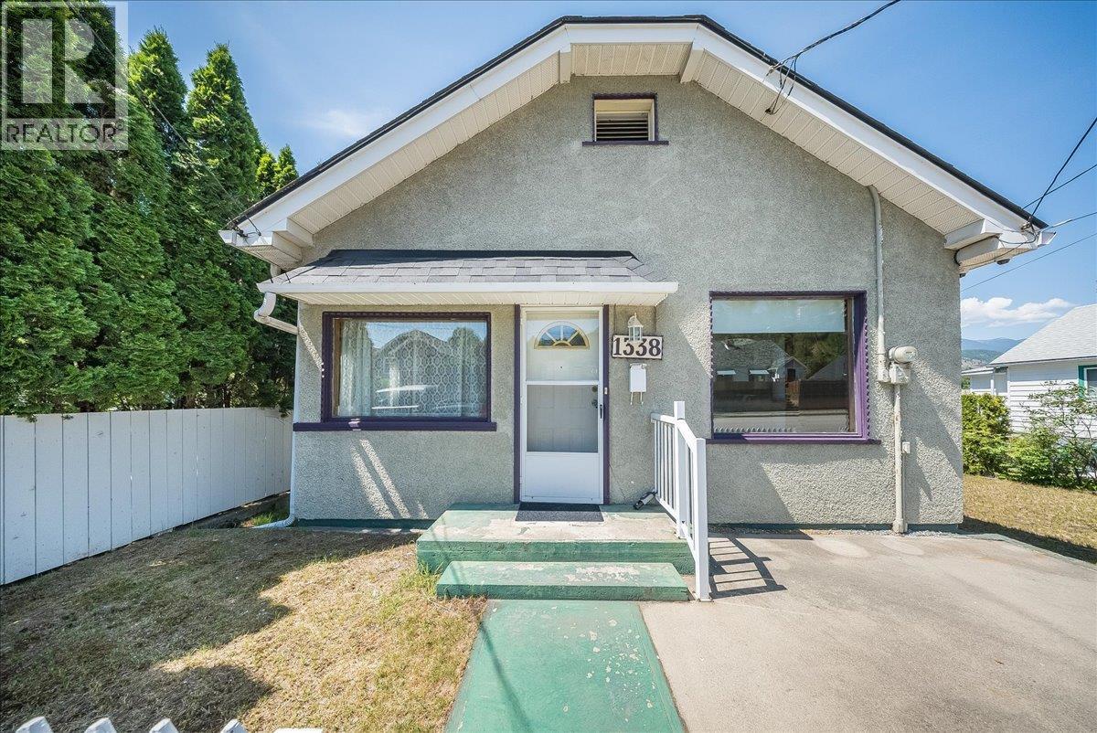 1338 Third Avenue, Trail, BC - Outdoor
