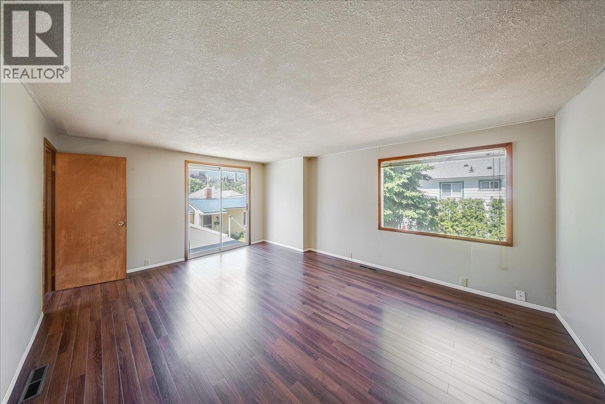 1338 Third Avenue, Trail, BC - Indoor