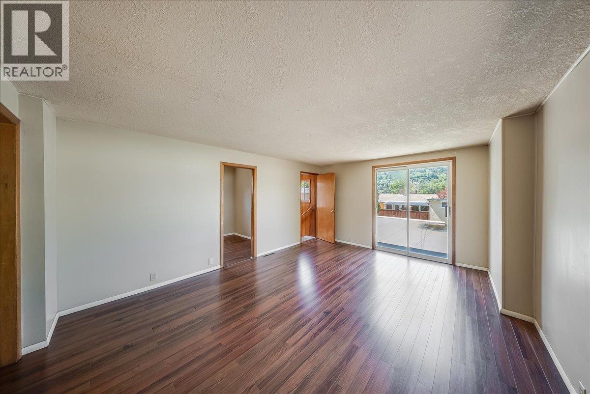 1338 Third Avenue, Trail, BC - Indoor