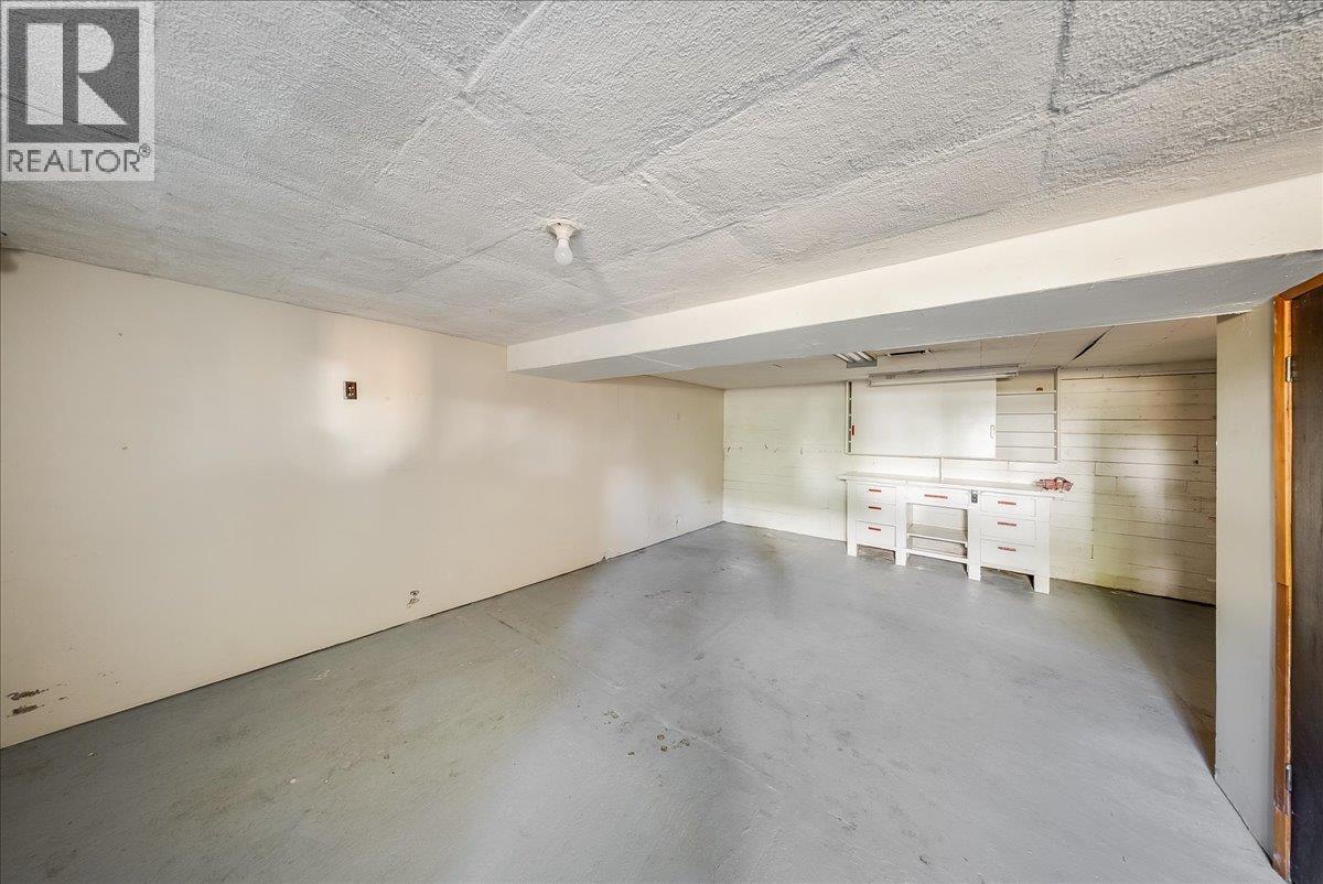 1338 Third Avenue, Trail, BC - Indoor