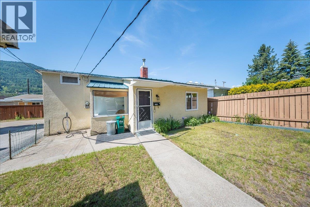 1338 Third Avenue, Trail, BC - Outdoor