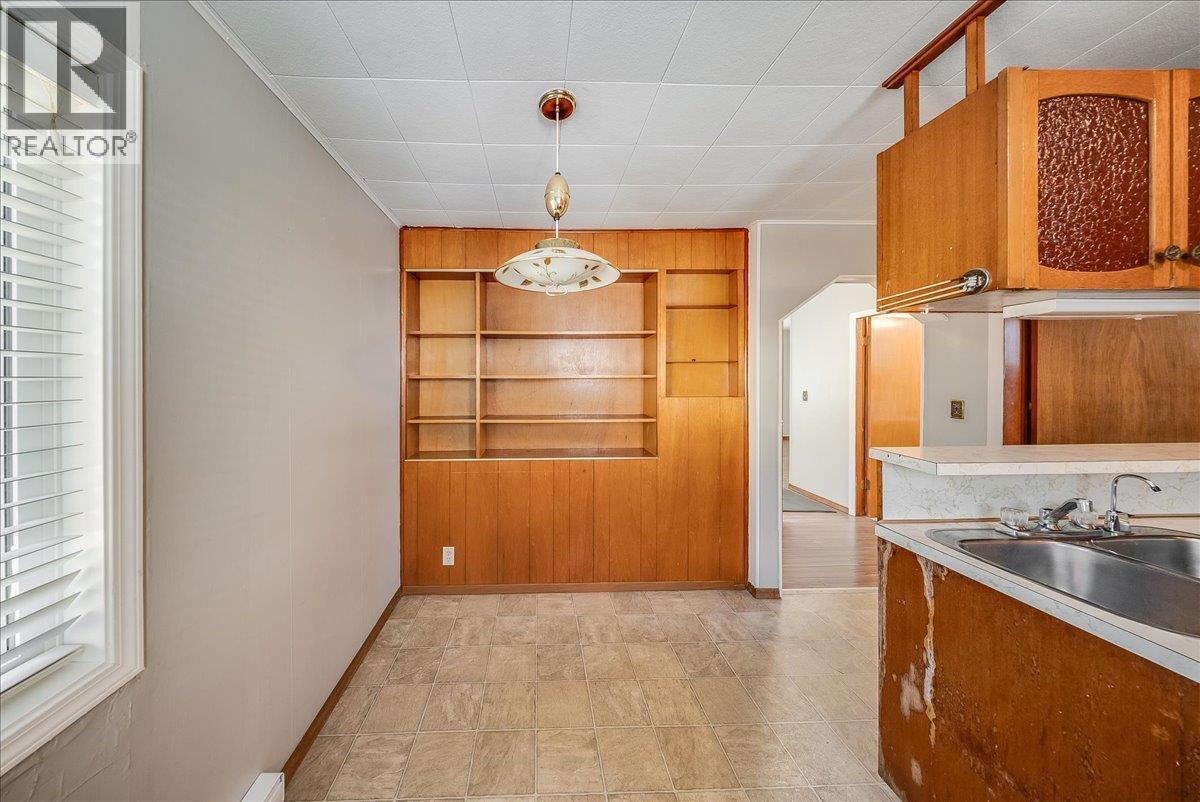 1338 Third Avenue, Trail, BC - Indoor
