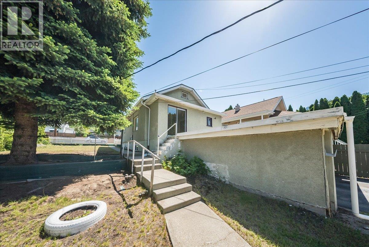 1338 Third Avenue, Trail, BC - Outdoor