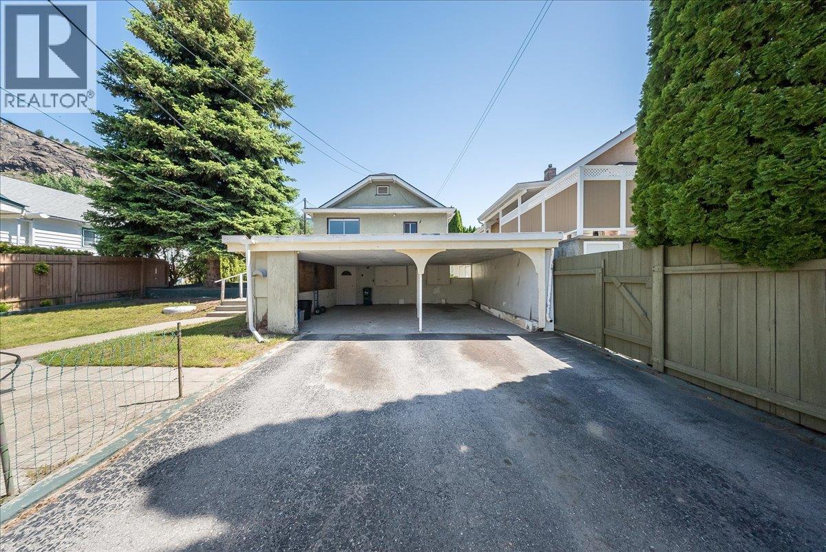 1338 Third Avenue, Trail, BC - Outdoor