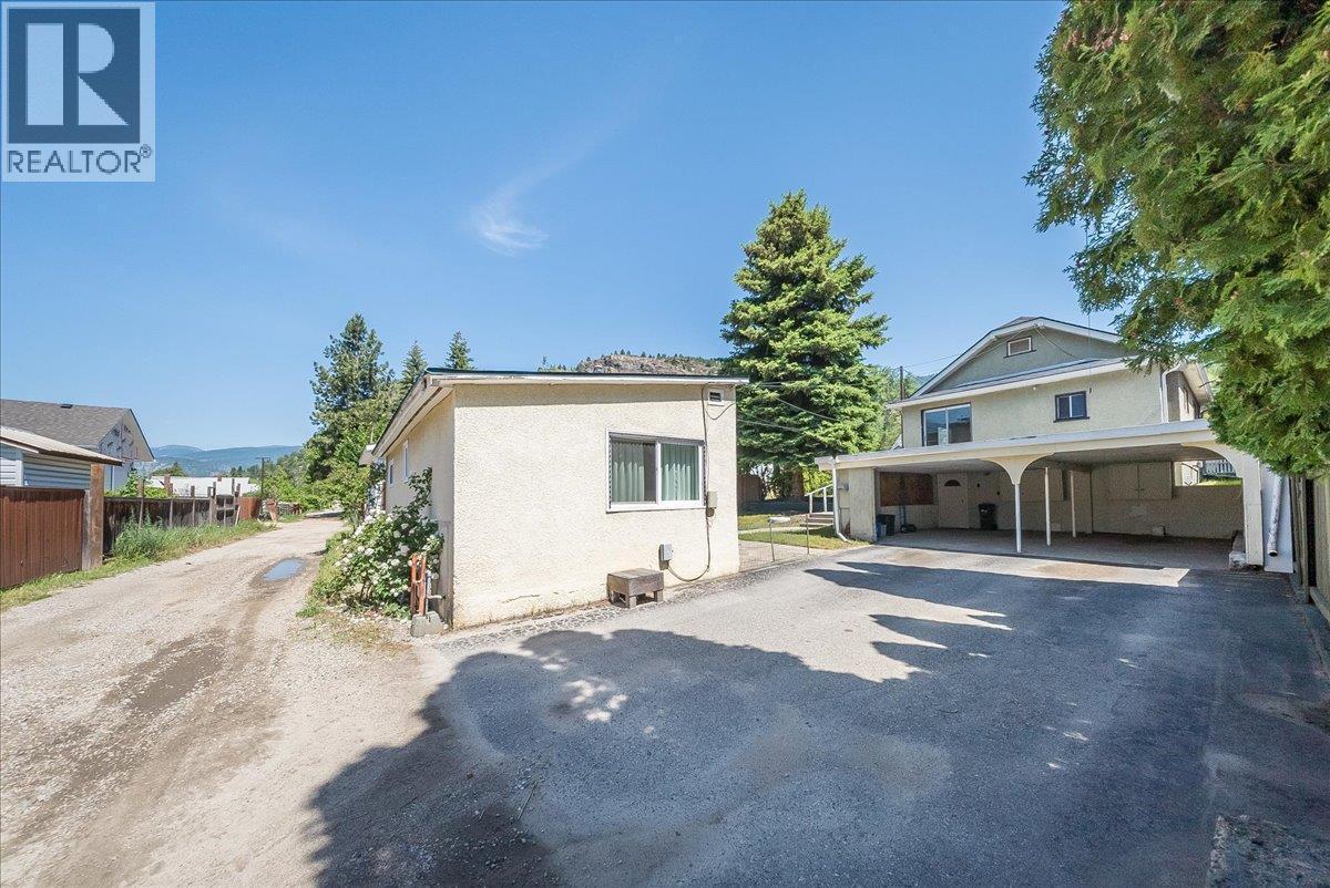 1338 Third Avenue, Trail, BC - Outdoor