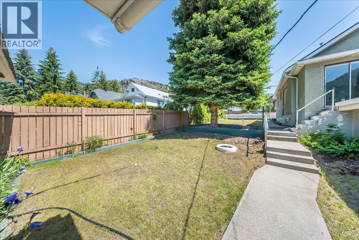1338 Third Avenue, Trail, BC - Outdoor