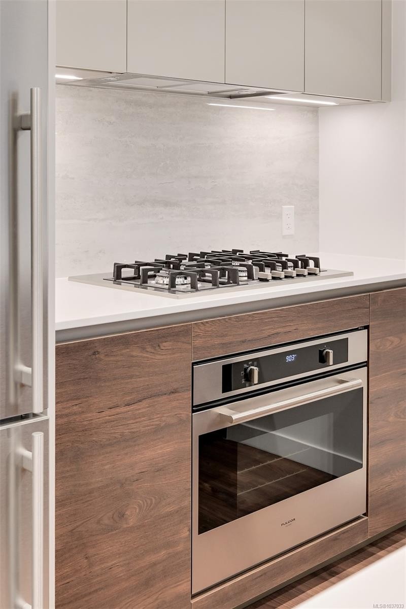 #204-363 Tyee Rd, Victoria, BC - Indoor Photo Showing Kitchen