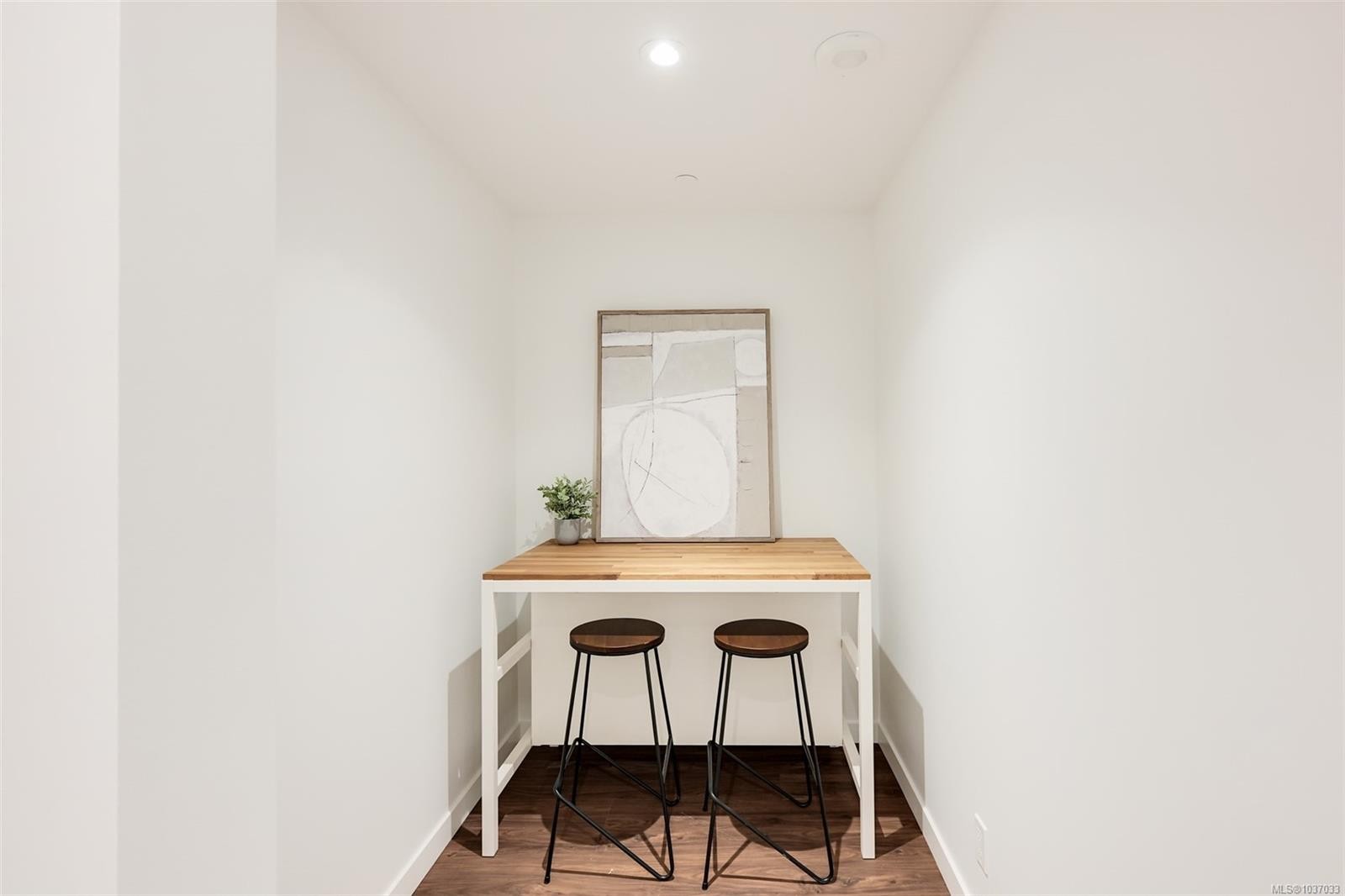 #204-363 Tyee Rd, Victoria, BC - Indoor Photo Showing Other Room