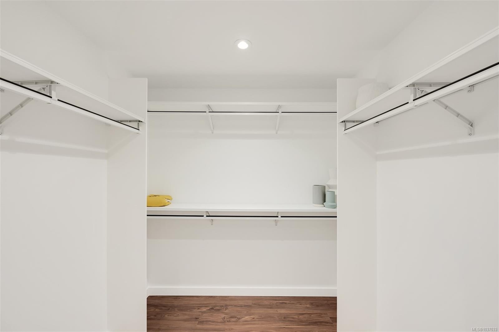 #204-363 Tyee Rd, Victoria, BC - Indoor With Storage