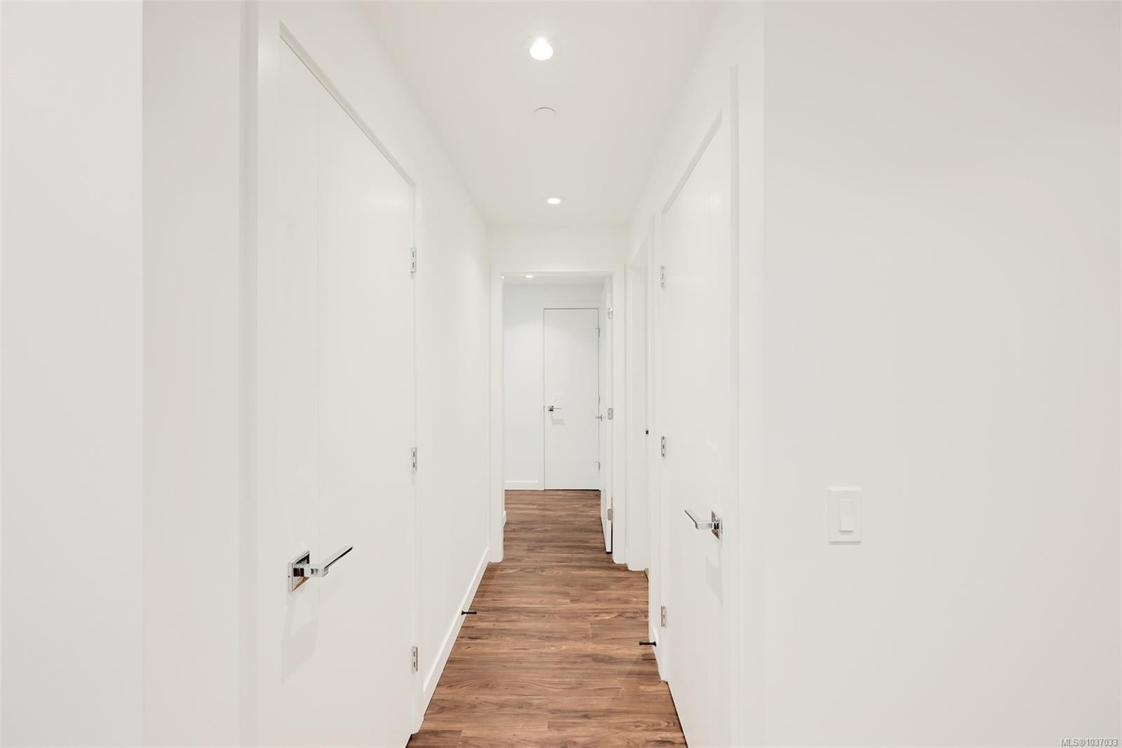 #204-363 Tyee Rd, Victoria, BC - Indoor Photo Showing Other Room