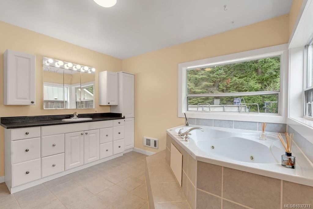 8996 Chemainus Rd, Chemainus, BC