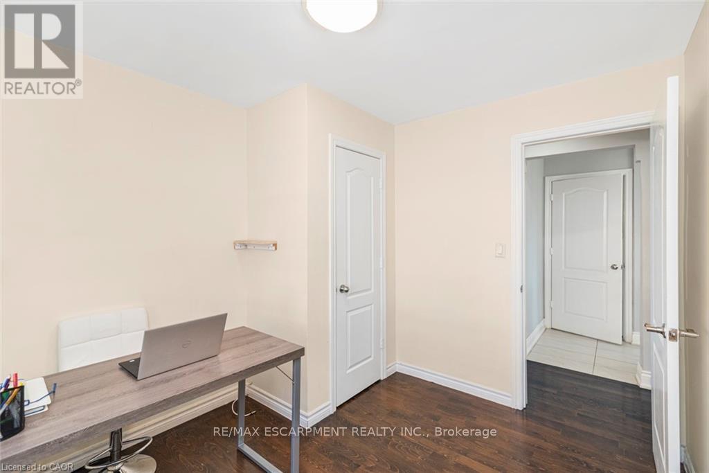 33 Alderney Avenue, Hamilton, ON - Indoor