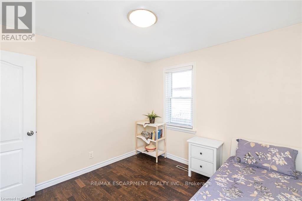 33 Alderney Avenue, Hamilton, ON - Indoor Photo Showing Bedroom