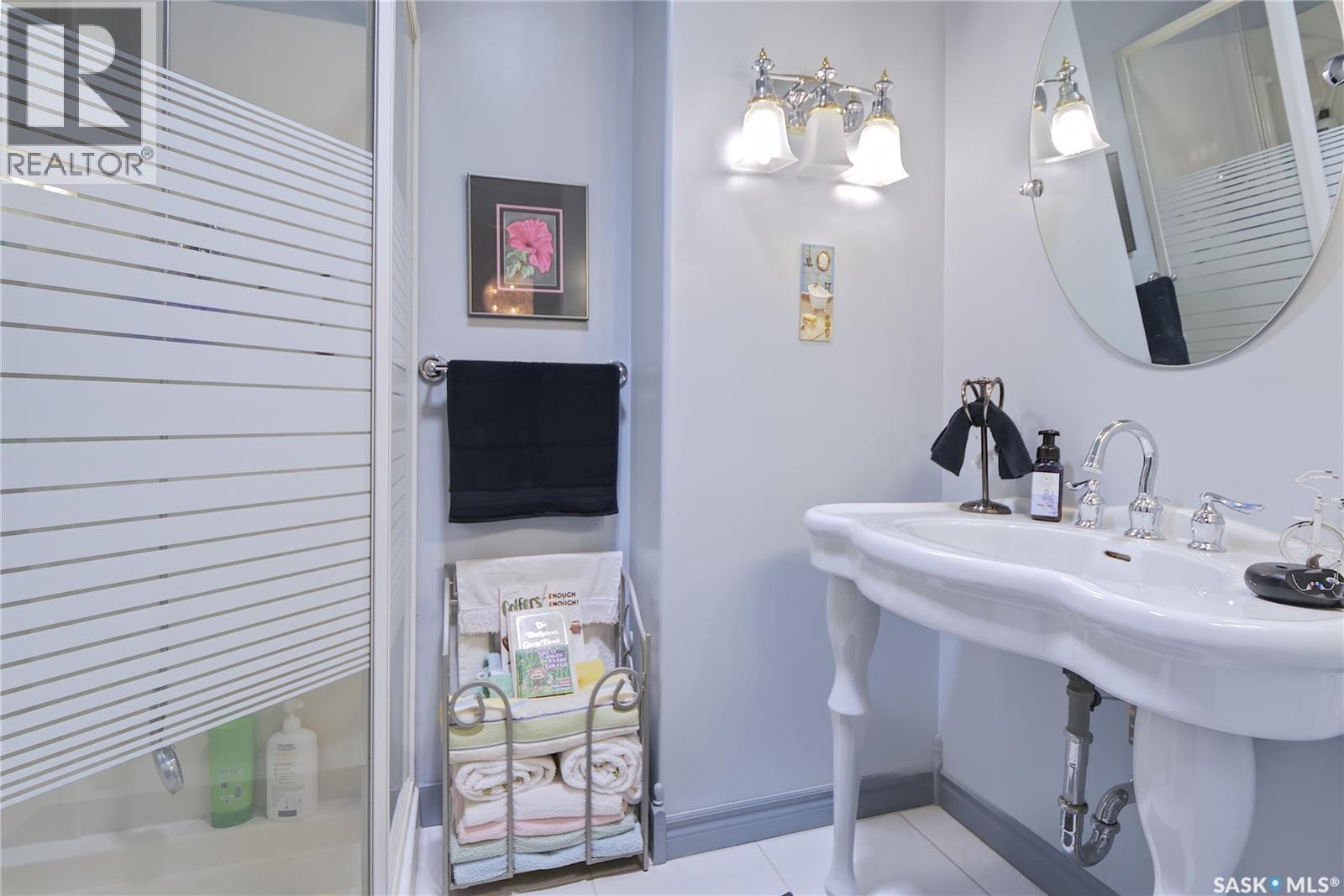 105 Sargent Crescent, Lake Diefenbaker, SK - Indoor Photo Showing Bathroom