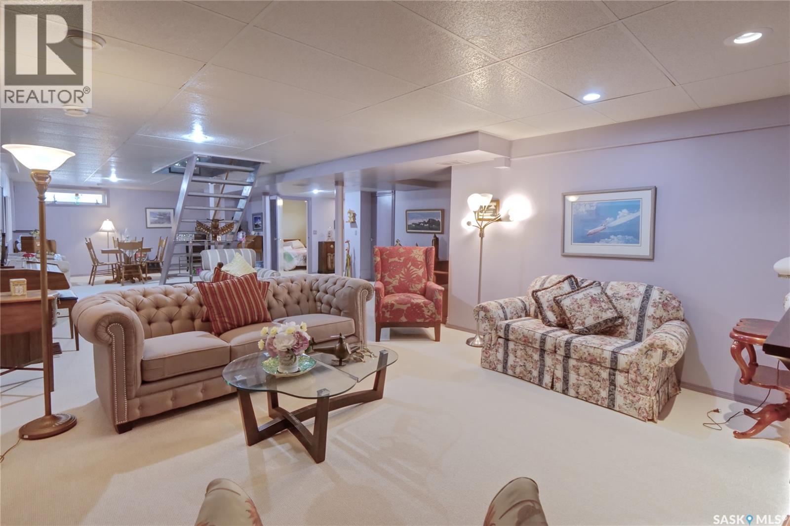 105 Sargent Crescent, Lake Diefenbaker, SK - Indoor Photo Showing Living Room