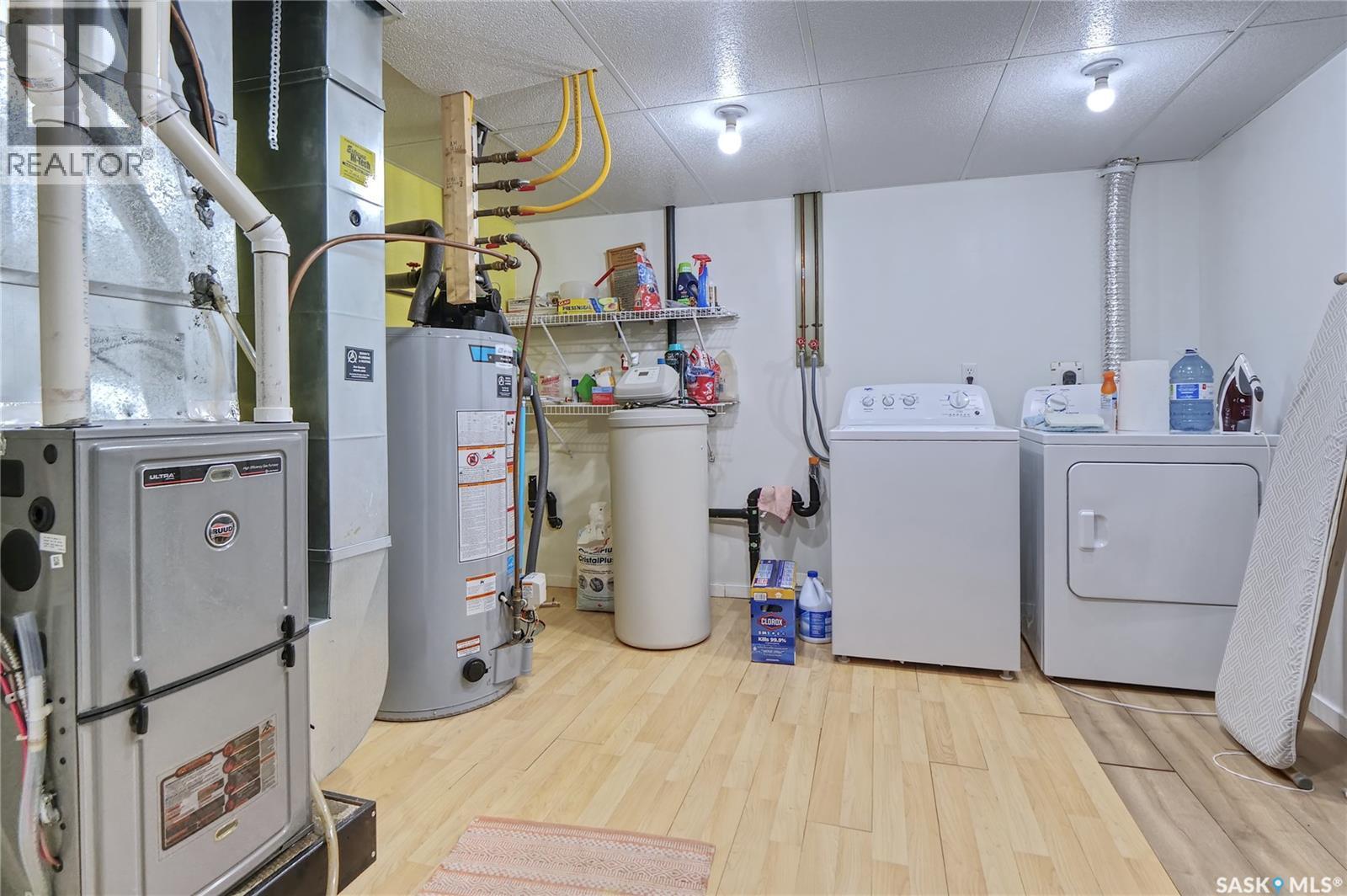 105 Sargent Crescent, Lake Diefenbaker, SK - Indoor Photo Showing Laundry Room