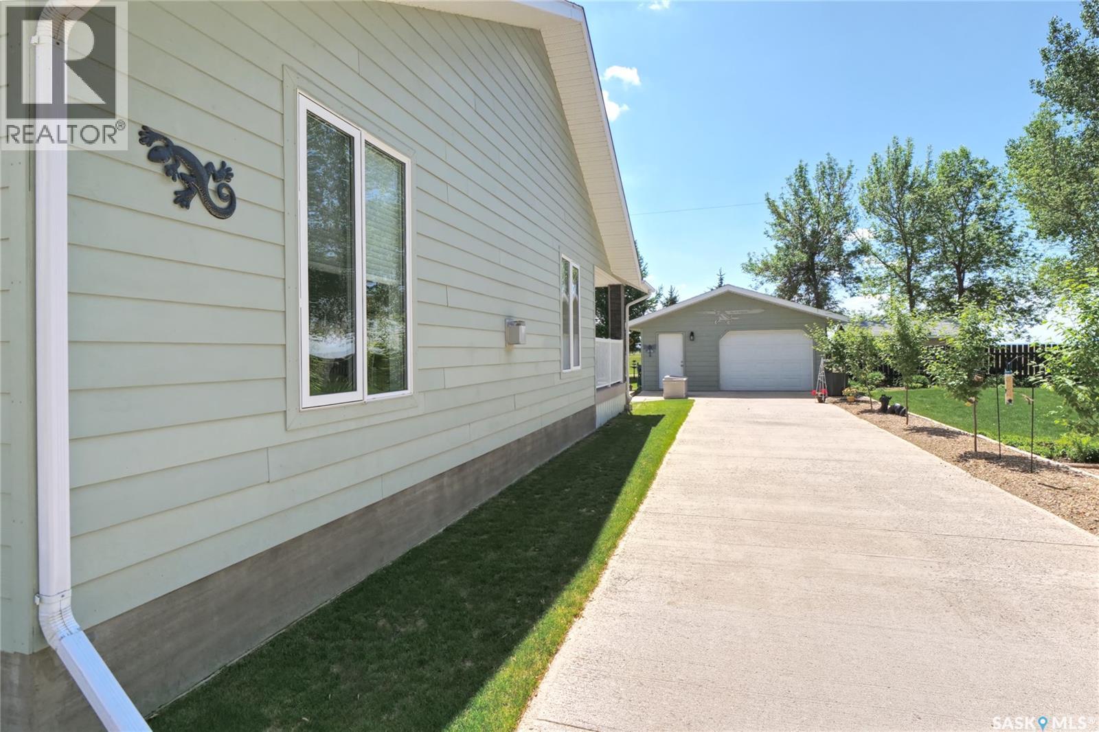 105 Sargent Crescent, Lake Diefenbaker, SK - Outdoor With Exterior
