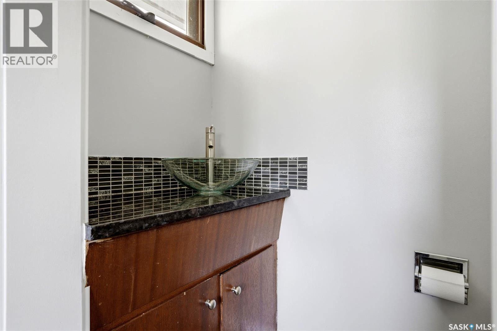 810 Princess Street, Regina, SK - Indoor