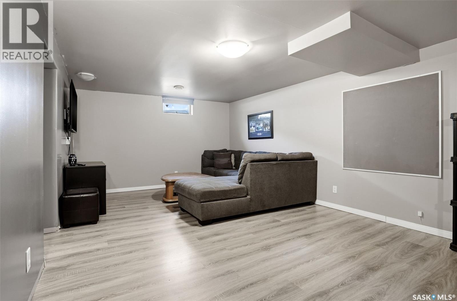 810 Princess Street, Regina, SK - Indoor