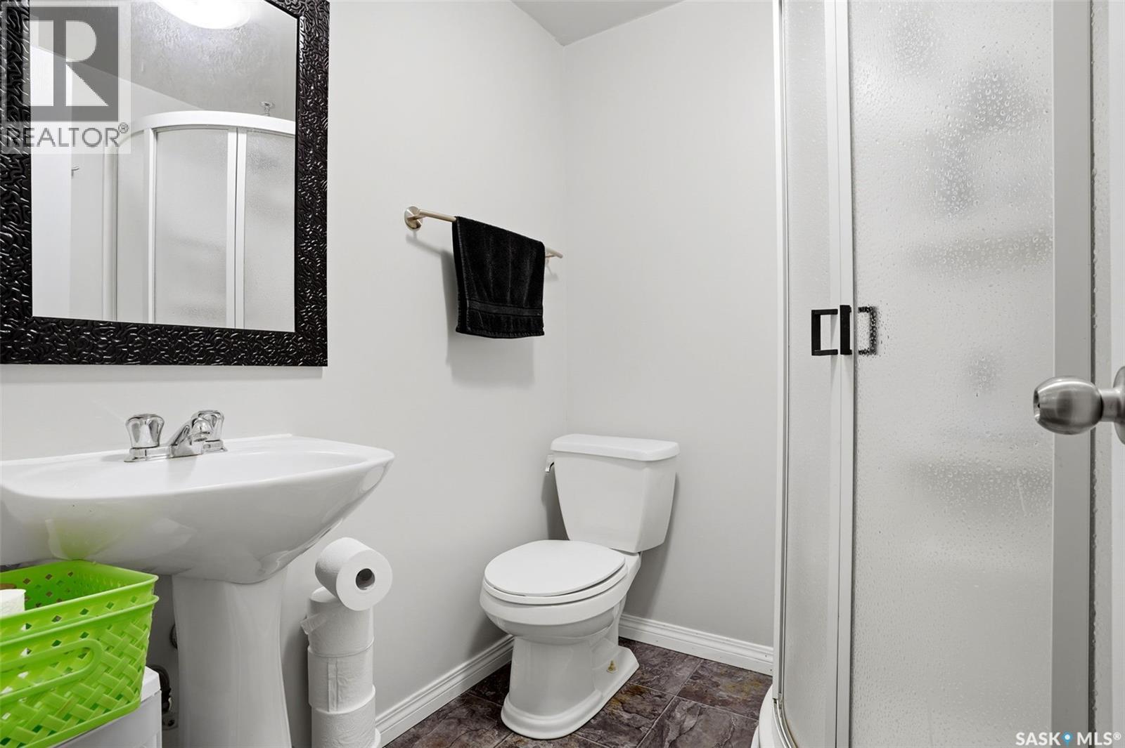 810 Princess Street, Regina, SK - Indoor Photo Showing Bathroom