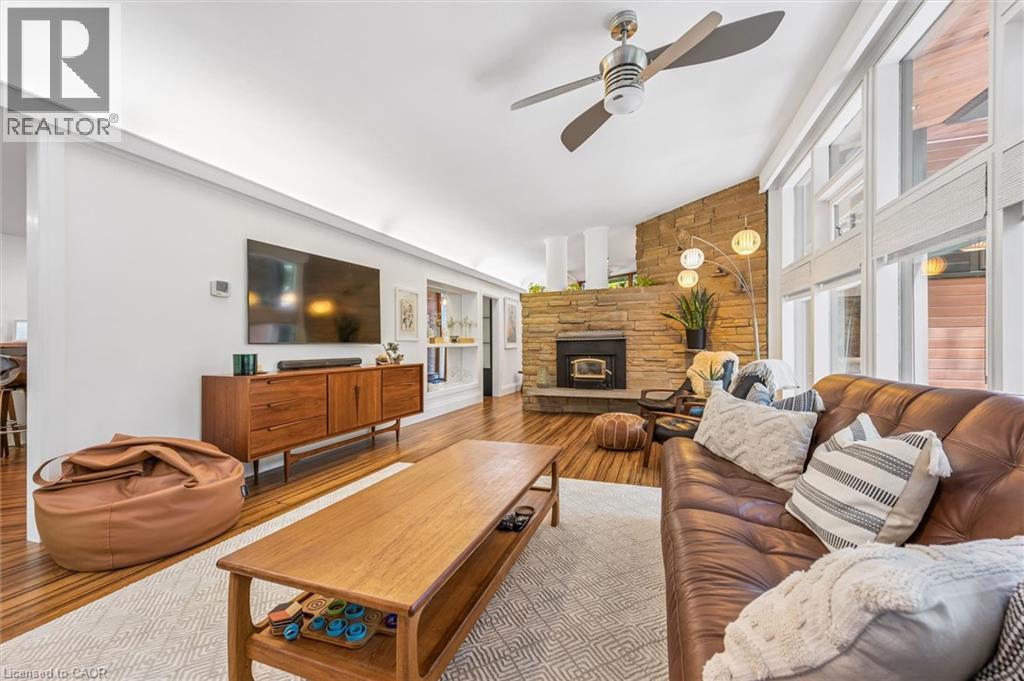 16 Parkwood Drive, Cambridge, ON - Indoor Photo Showing Living Room With Fireplace