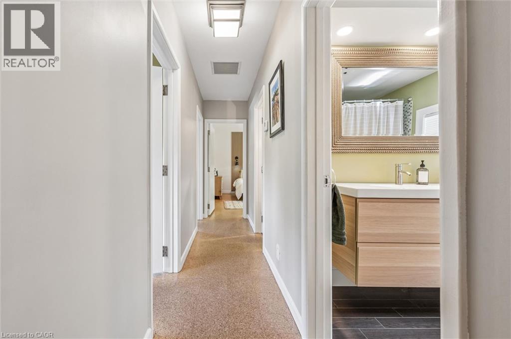 16 Parkwood Drive, Cambridge, ON - Indoor Photo Showing Other Room