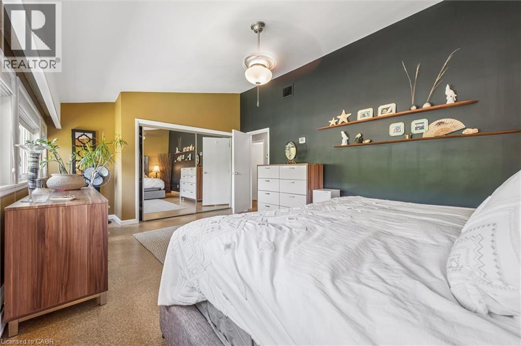 16 Parkwood Drive, Cambridge, ON - Indoor Photo Showing Bedroom