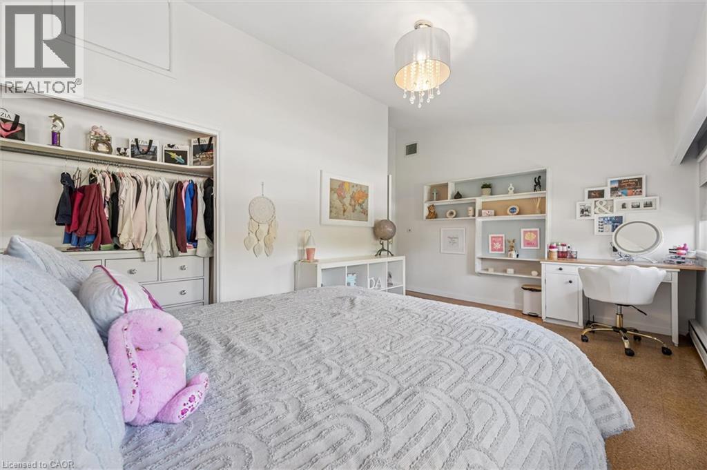 16 Parkwood Drive, Cambridge, ON - Indoor Photo Showing Bedroom