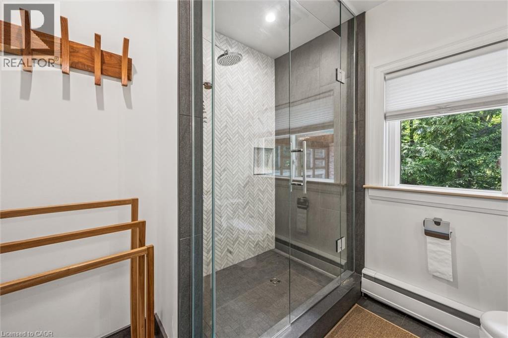 16 Parkwood Drive, Cambridge, ON - Indoor Photo Showing Other Room