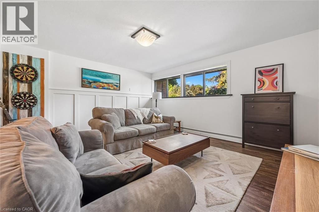 16 Parkwood Drive, Cambridge, ON - Indoor Photo Showing Living Room