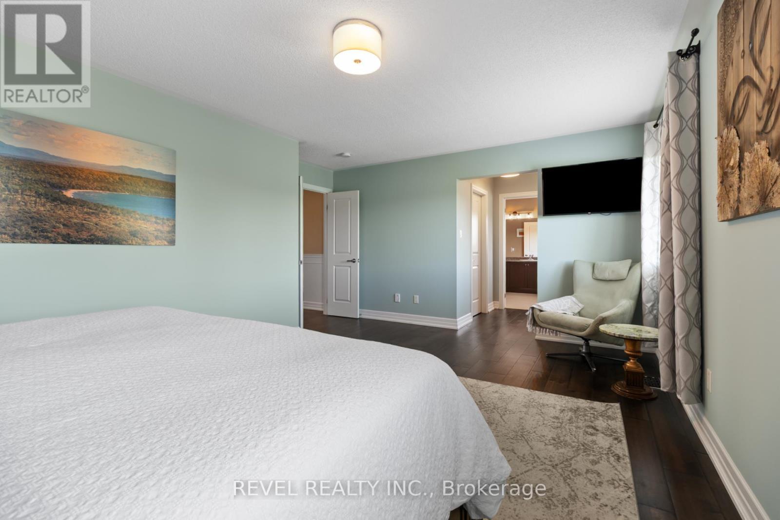 74 Mount Crescent, Essa, ON - Indoor Photo Showing Bedroom