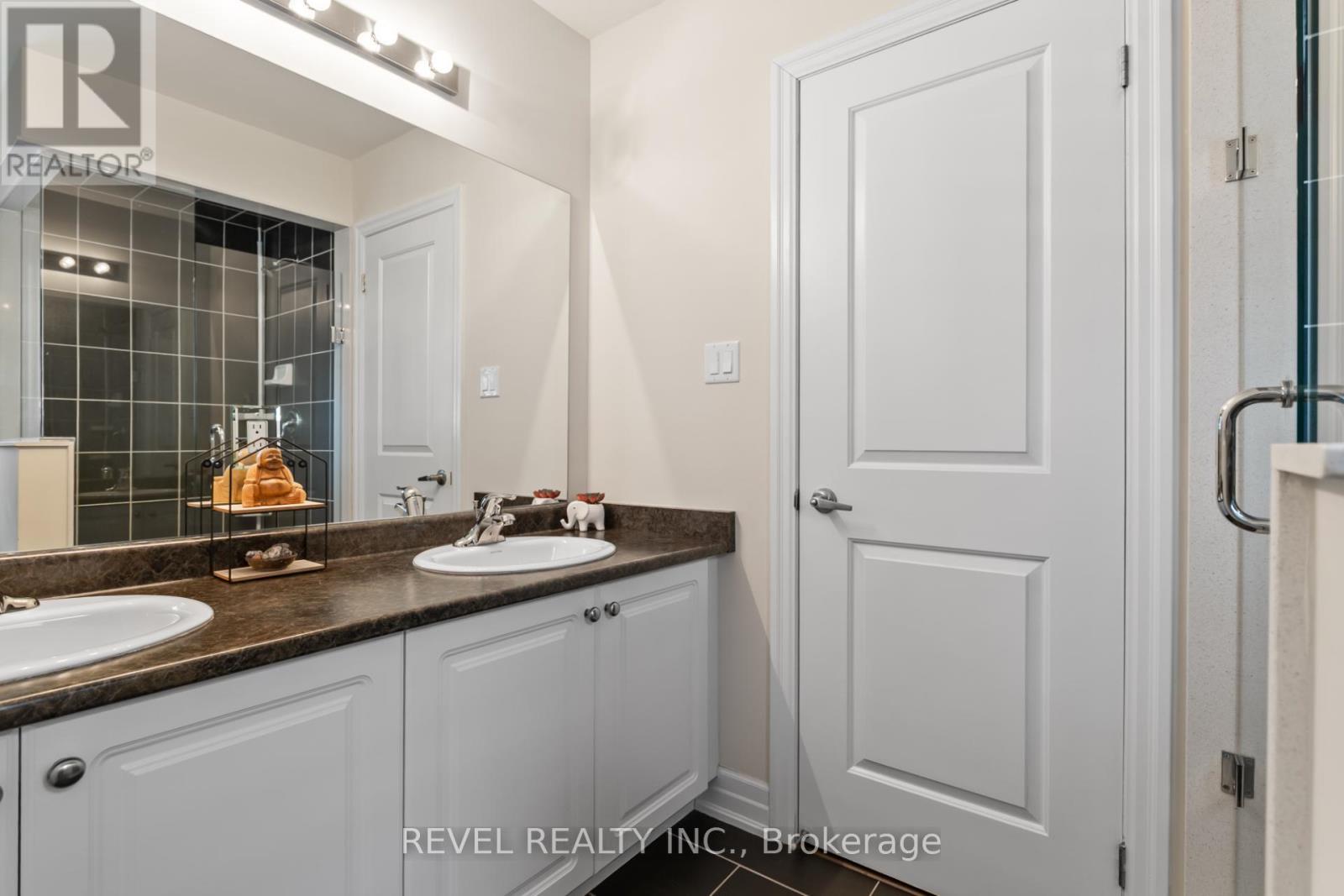 74 Mount Crescent, Essa, ON - Indoor Photo Showing Bathroom