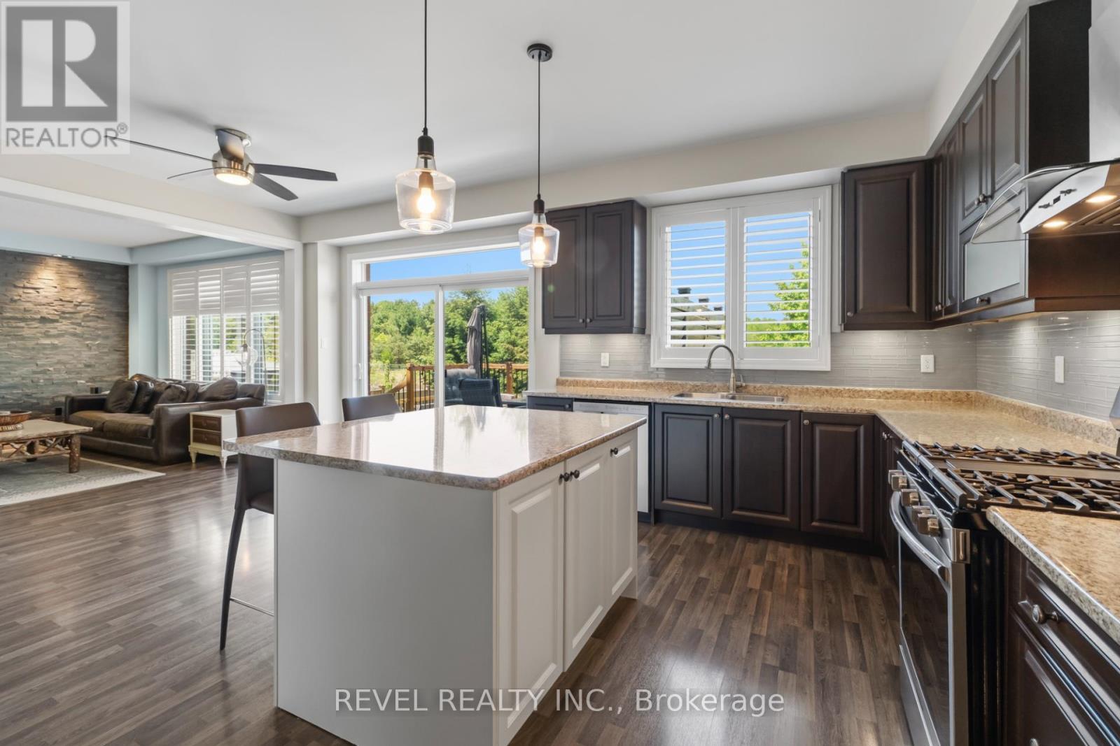74 Mount Crescent, Essa, ON - Indoor Photo Showing Kitchen With Upgraded Kitchen