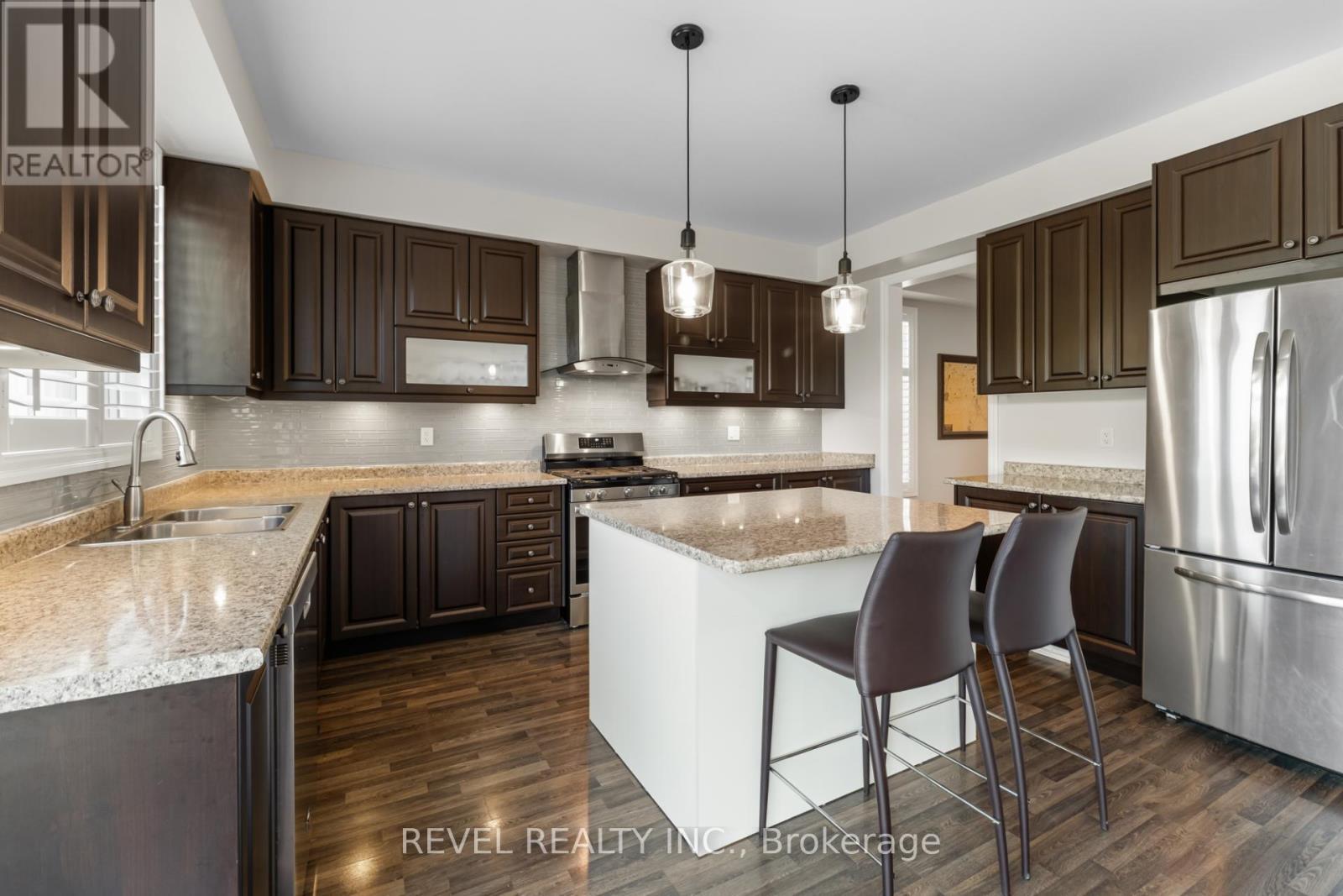 74 Mount Crescent, Essa, ON - Indoor Photo Showing Kitchen With Double Sink With Upgraded Kitchen