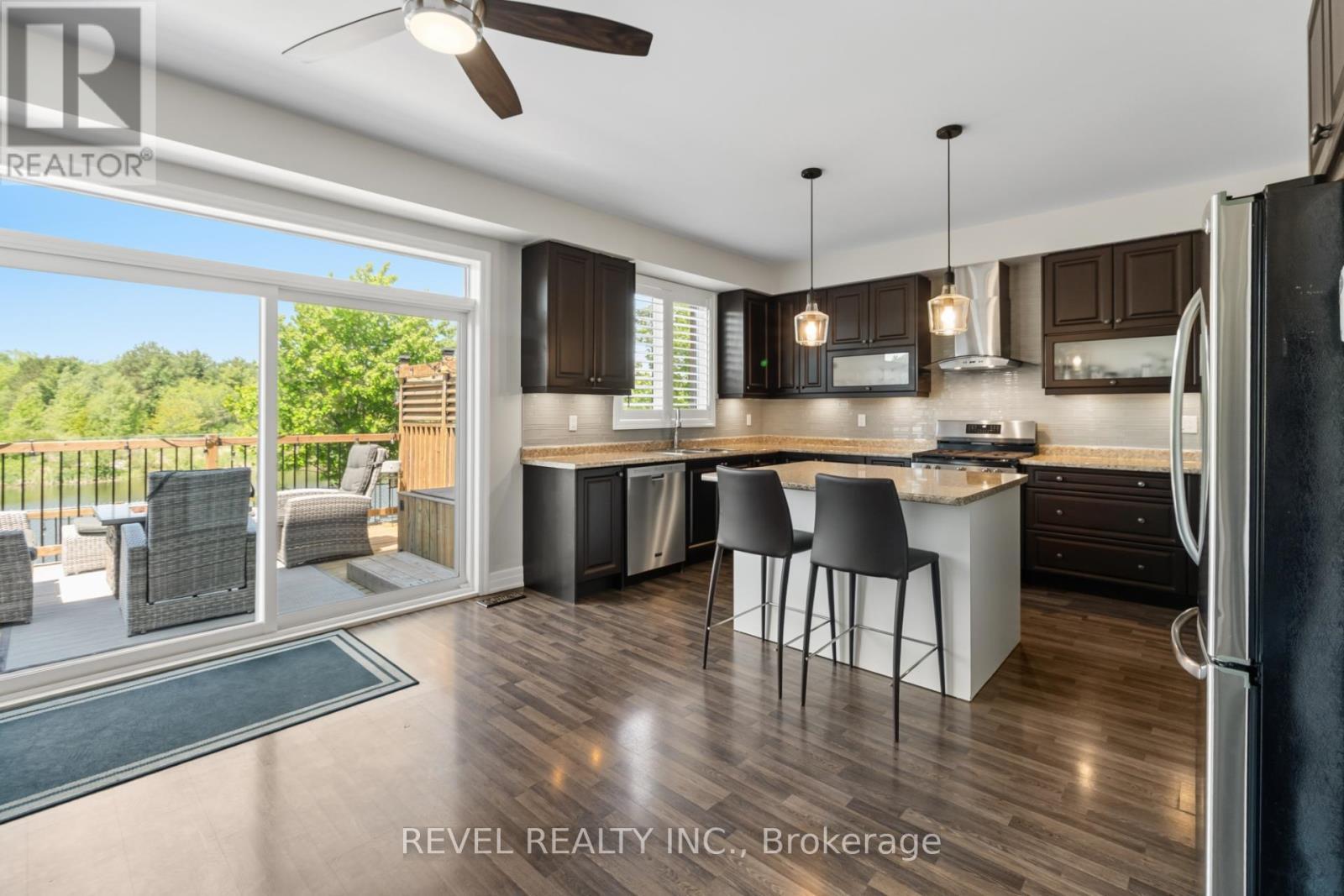 74 Mount Crescent, Essa, ON - Indoor Photo Showing Kitchen With Upgraded Kitchen