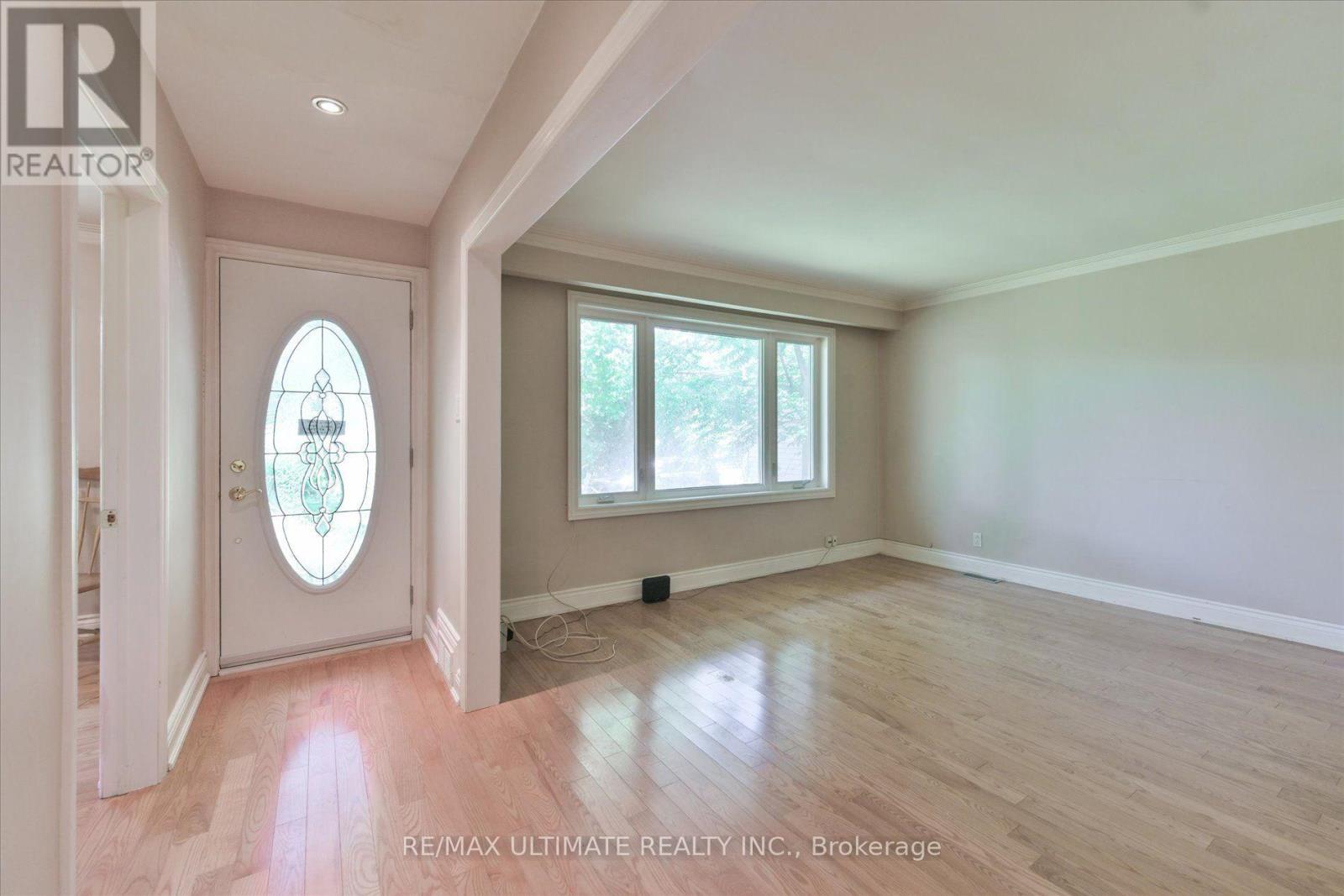 1076 Dixie Road, Mississauga, ON