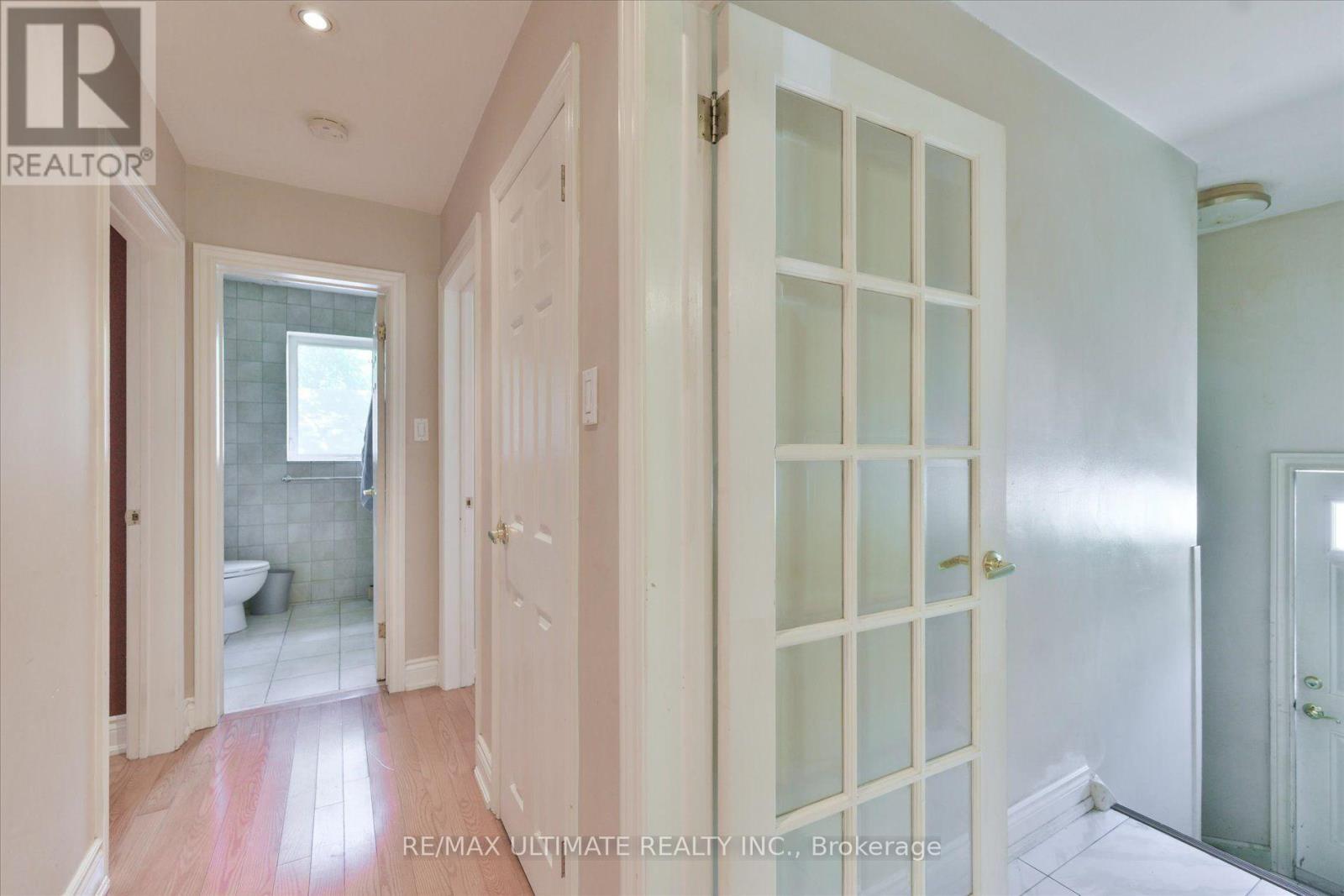 1076 Dixie Road, Mississauga, ON