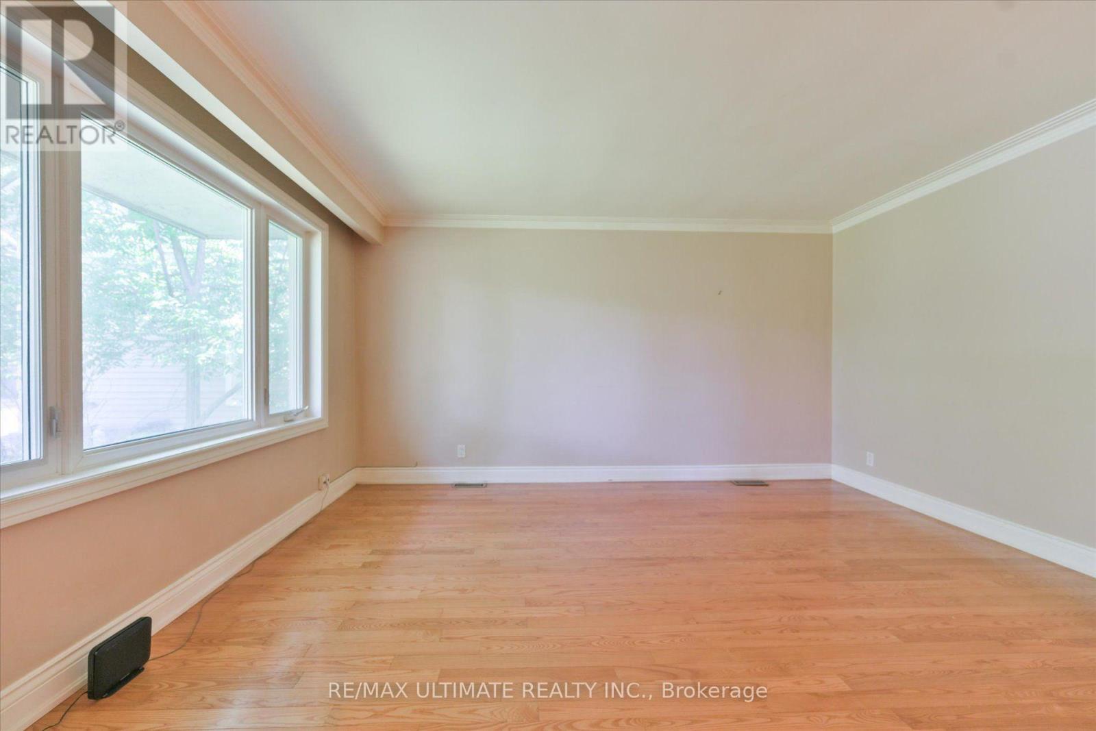 1076 Dixie Road, Mississauga, ON