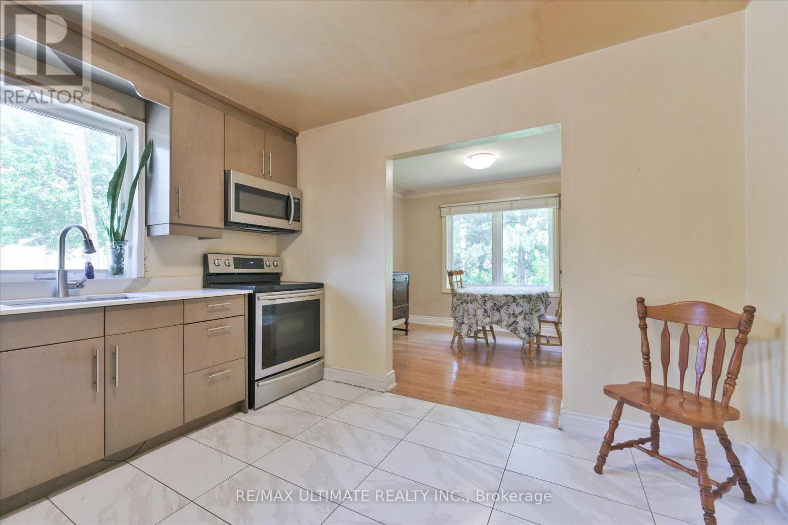 1076 Dixie Road, Mississauga, ON