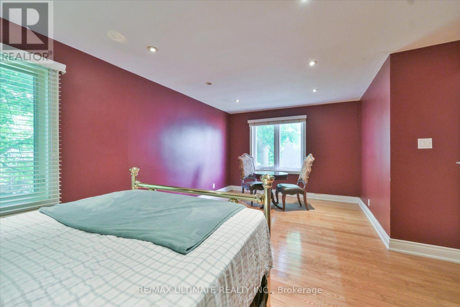 1076 Dixie Road, Mississauga, ON