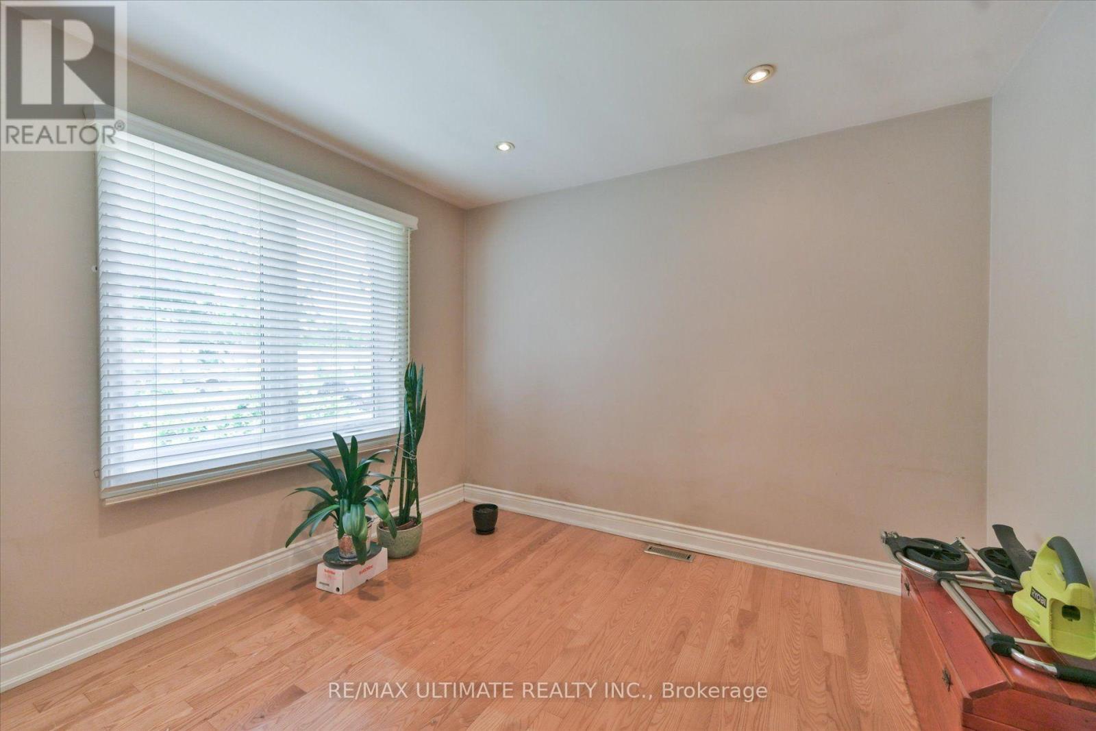 1076 Dixie Road, Mississauga, ON