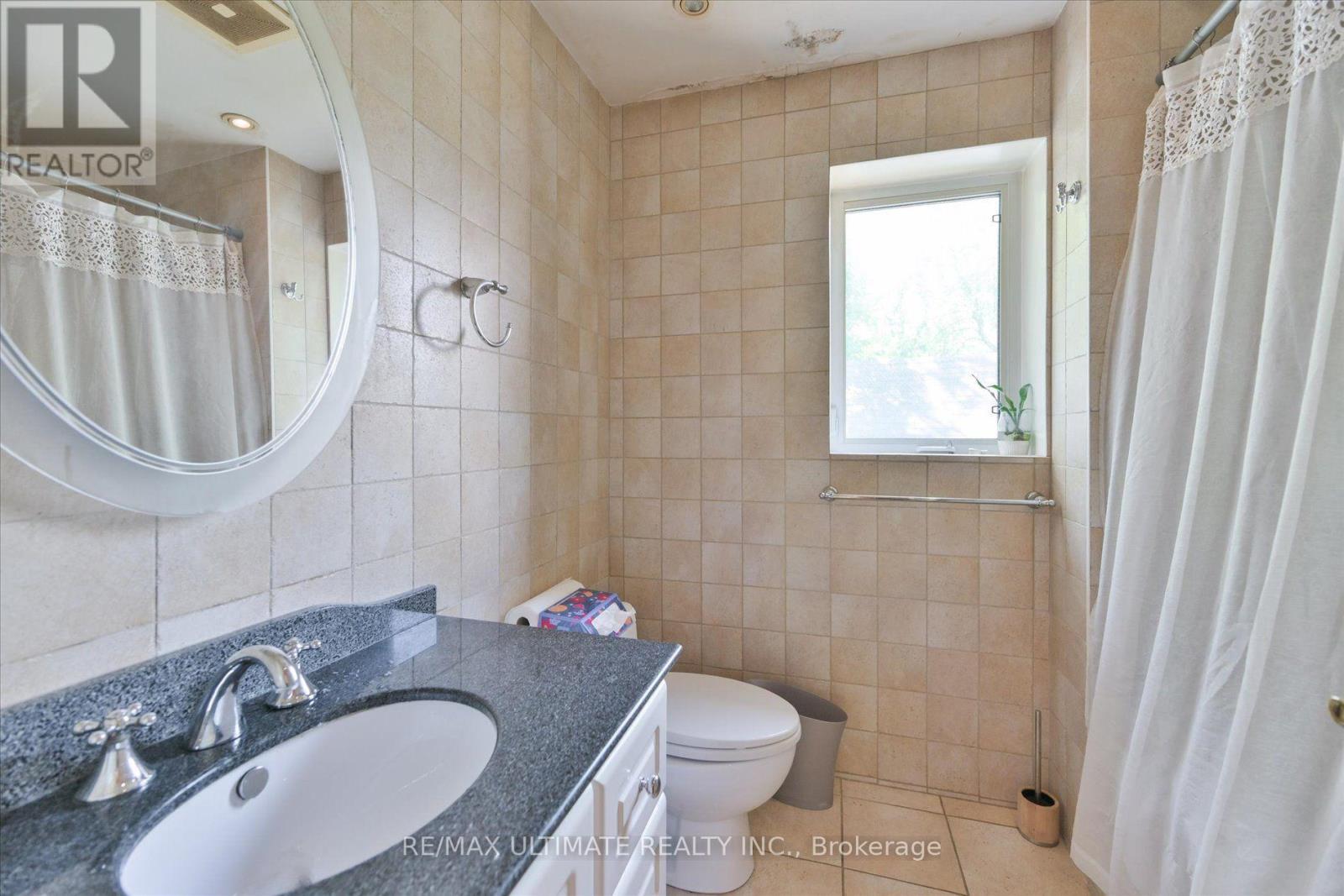 1076 Dixie Road, Mississauga, ON