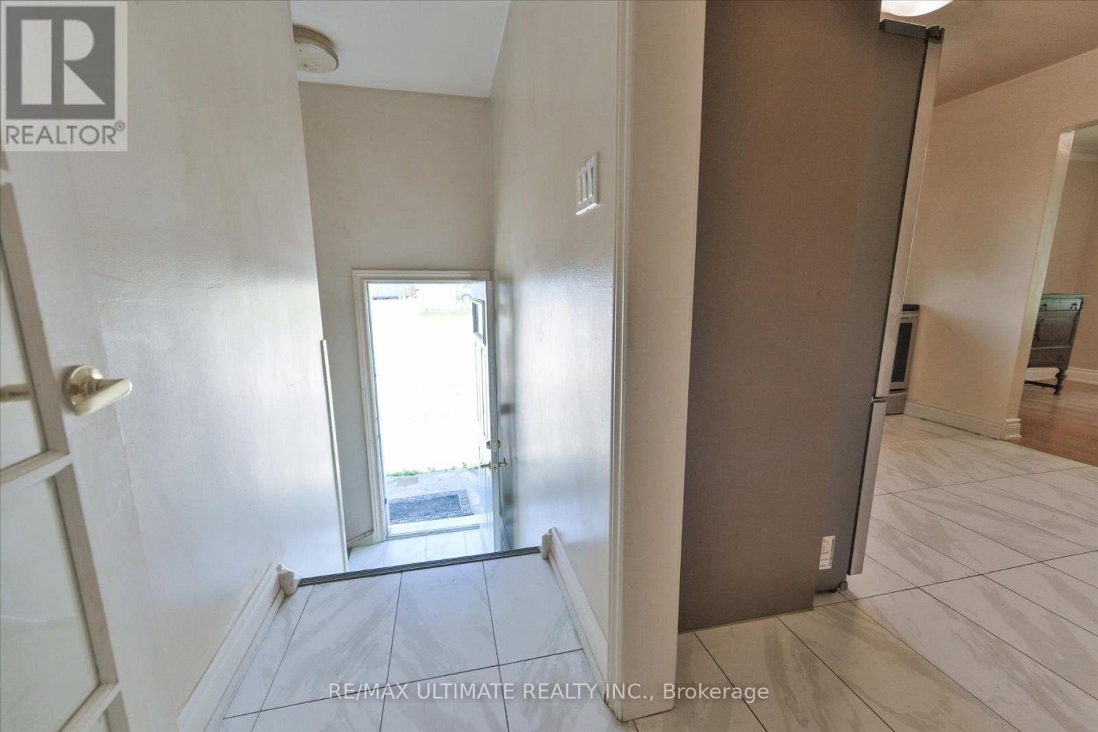 1076 Dixie Road, Mississauga, ON