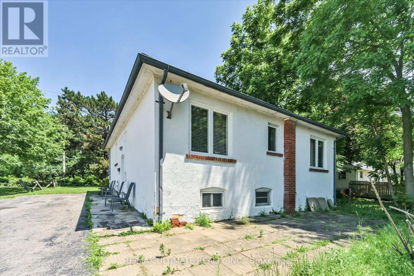 1076 Dixie Road, Mississauga, ON