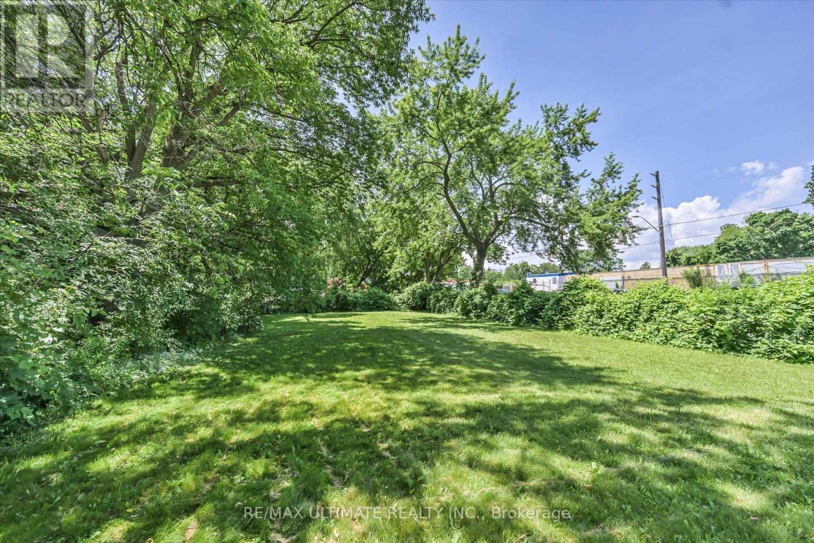 1076 Dixie Road, Mississauga, ON